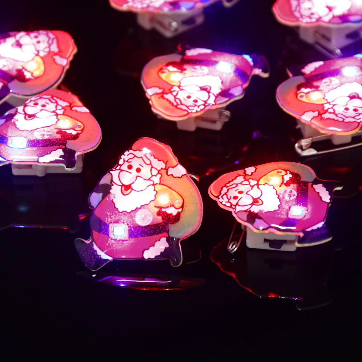 Pins Brooches 50Pcs Christmas Brooch Luminous Xmas Santa Claus Badge Boutonniere LED Jewelry Corsage Pin for Children Gift 231208