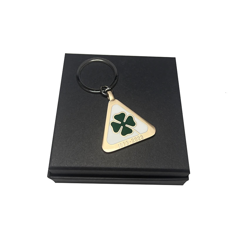 Key Rings Alfa Romeo anniversary four-leaf clover key chain Tonale stelvio giulia car key chain ring decoration 231208