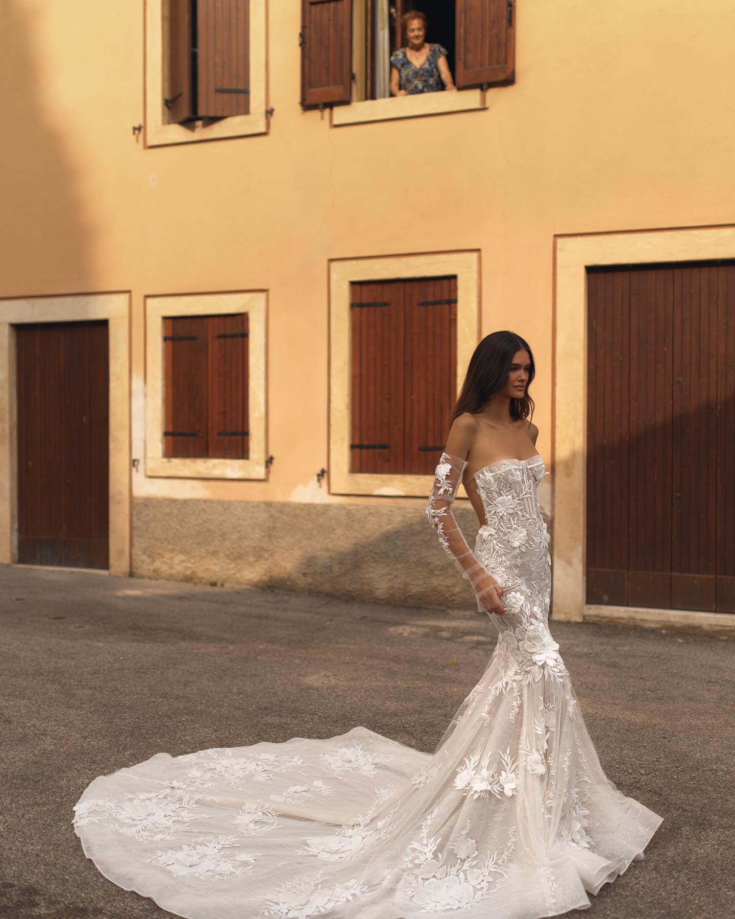 Berta Lace Mermaid Dresses Strapless Backless Wedding Dress Sweep Train 3D Floral Appliques Lace Bridal Gowns 0515