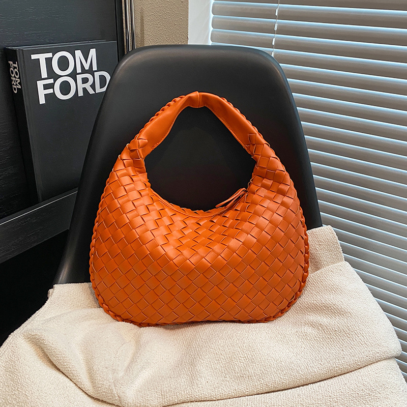 Factory outlet shoulder bags 8 colors French classic hand woven handbag sweet thick leather handbags niche popular solid color Joker women clutch