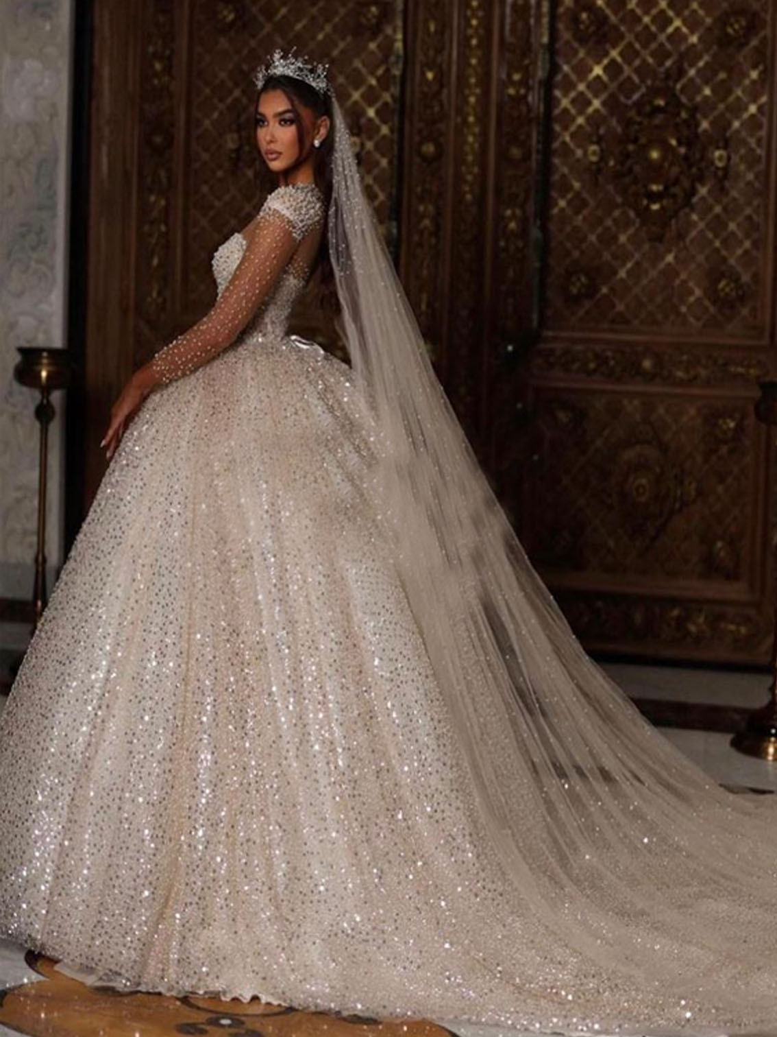 2024 Classic Sequins African Wedding Dress O-Neck Pearls Beads Long Illusion Sleeves Chapel Train Elegant Bridal Gowns Custom Made Vestidos De Novia