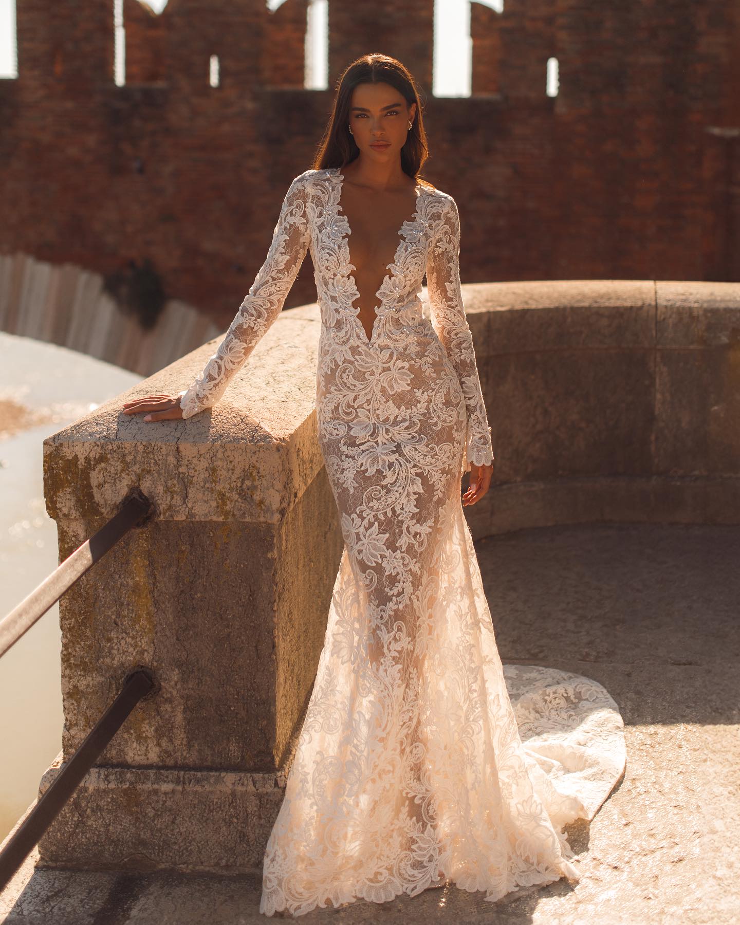 Berta Lace Mermaid Dresses V Neck Pearls Back Tassels Wedding Dress Sweep Train 3D Floral Appliques Lace Bridal Gowns 0616