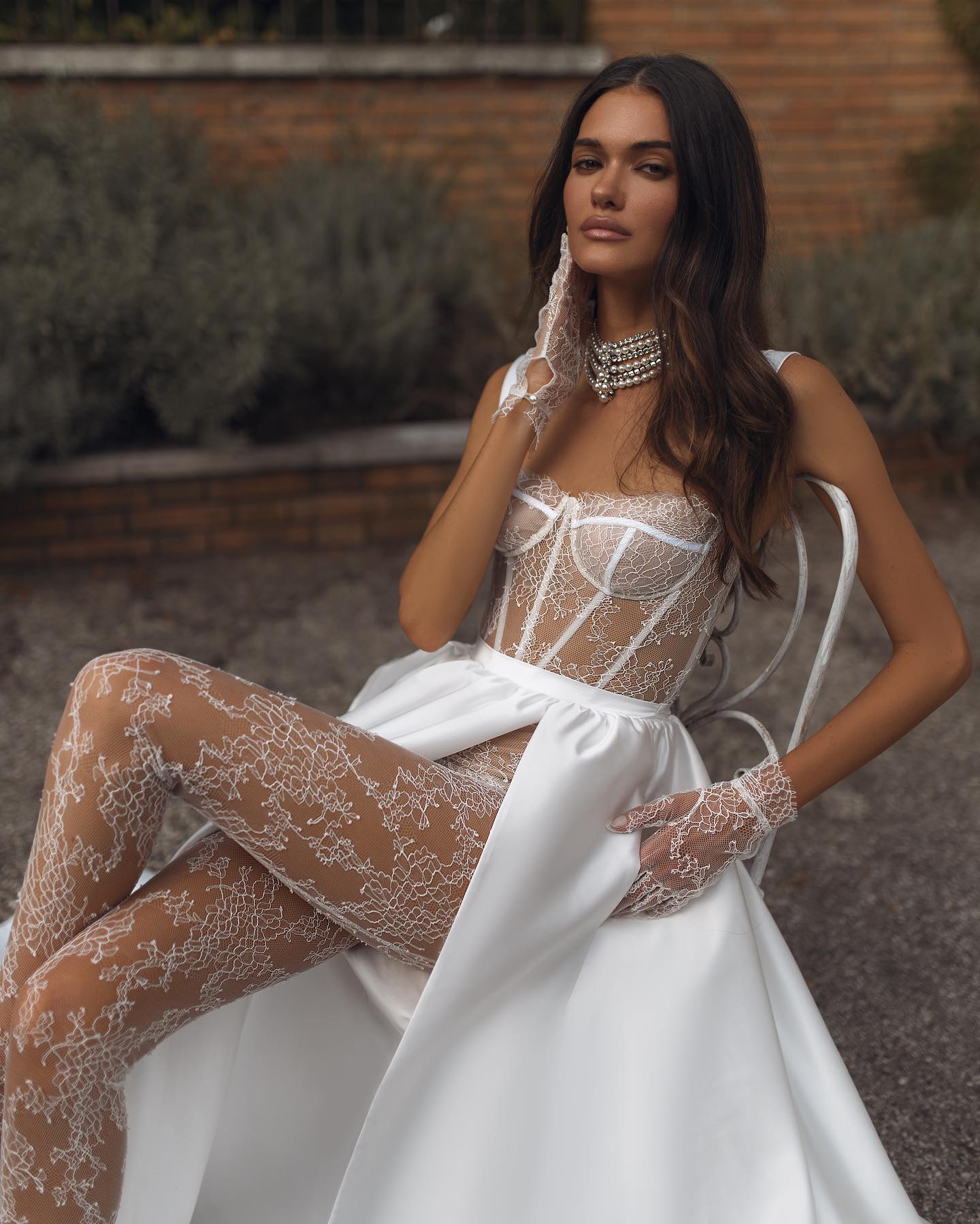 Berta Lace A Line Dresses For Bride Straps Satin Overskirts Wedding Dress Bone Bodice Thigh Slit Designer Bridal Gowns 0515