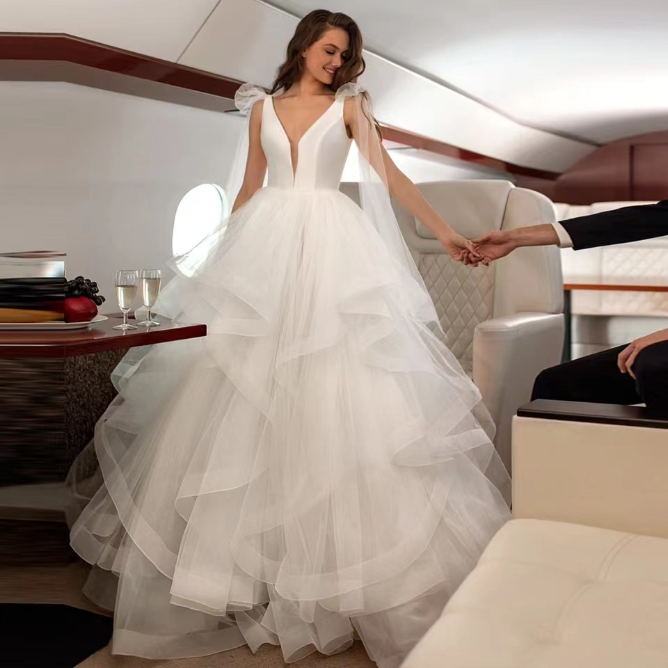 2024 Classic Wedding Dress V-neck Backless Sleeveless Ruffles Tulle Sweep Train Elegant Bridal Gowns Custom Made Vestidos De Novia