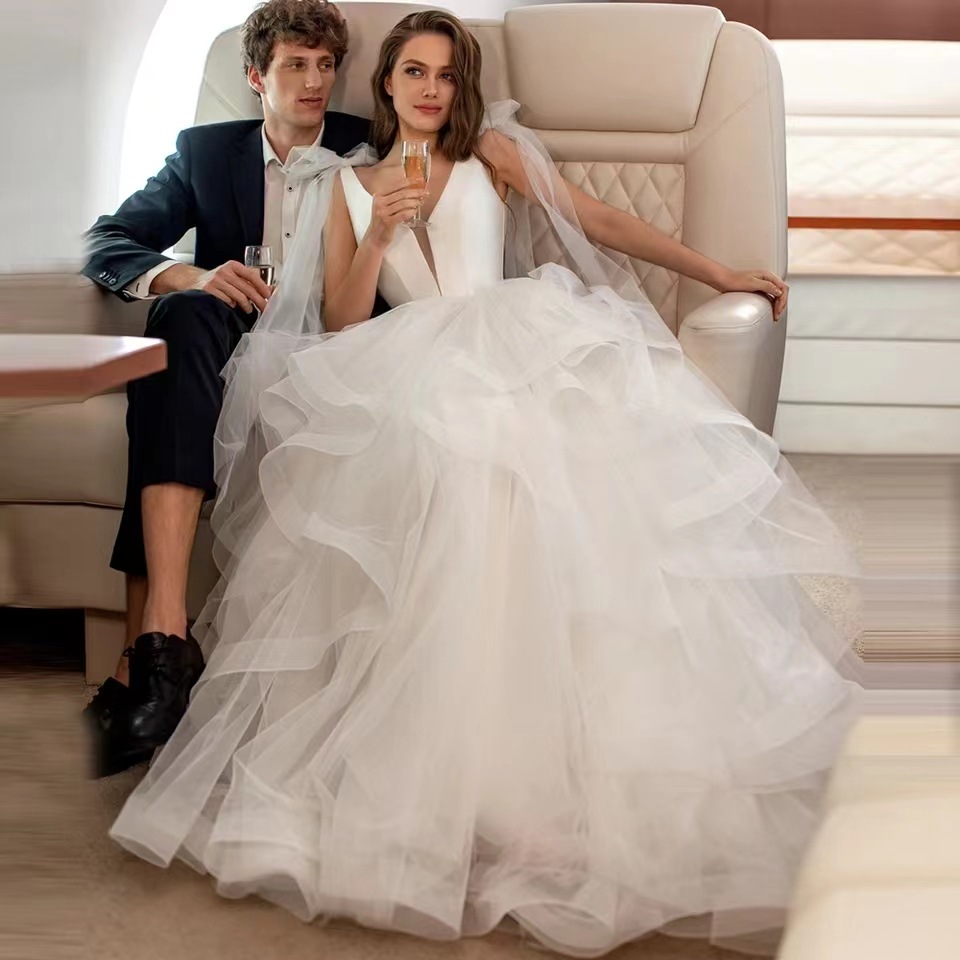 2024 Classic Wedding Dress V-neck Backless Sleeveless Ruffles Tulle Sweep Train Elegant Bridal Gowns Custom Made Vestidos De Novia