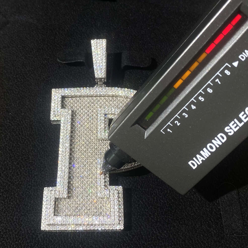 Custom Iced Out Baguette p Sier Vvs Moissanite Hip Hop Men 2.5 Inches Letter Pendant