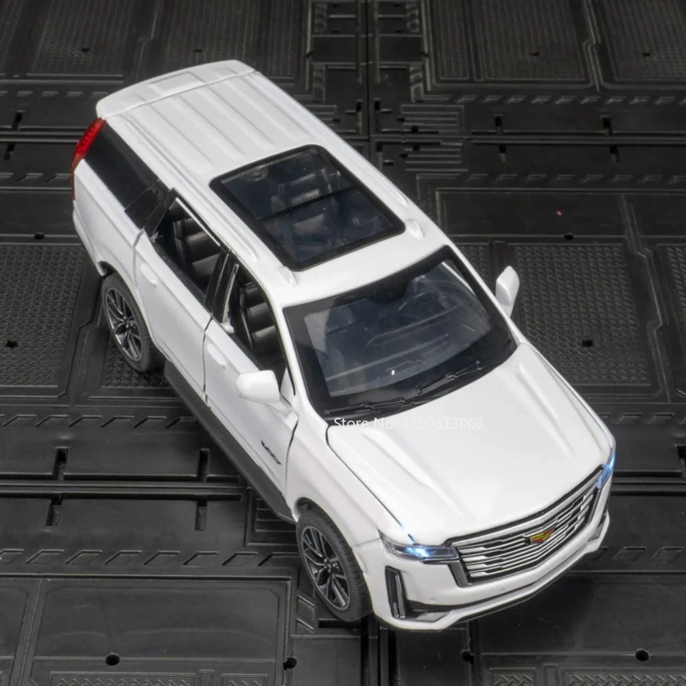 Diecast Model 1 32 Scale Escalade 600 Alloy Car Toy Model Metal Diecasts Off-Road Vehicles with Sound Light SUV Car Toys for Children Gifts 231208