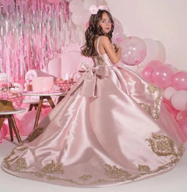 2024 Gold Flower Girl Dress Sequined Satin Lace Appliqued Ball Gown Baby Pageant Dresses Spaghetti Straps Princess First Communion