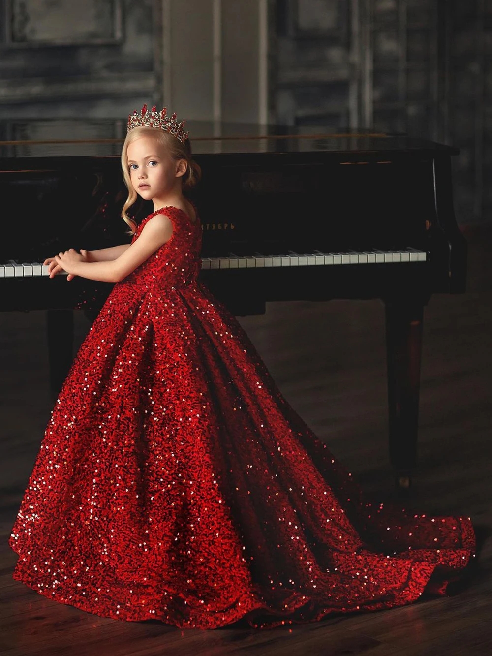 2024 Sparkly Long Red Flower Girl Dress Scoop Sleeveless Sequin Christmas Party Birthday Dresses Pageant Child Wedding Photoshoot Ball Gowns
