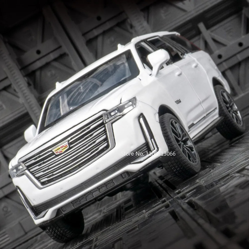 Diecast Model 1 32 Scale Escalade 600 Alloy Car Toy Model Metal Diecasts Off-Road Vehicles with Sound Light SUV Car Toys for Children Gifts 231208