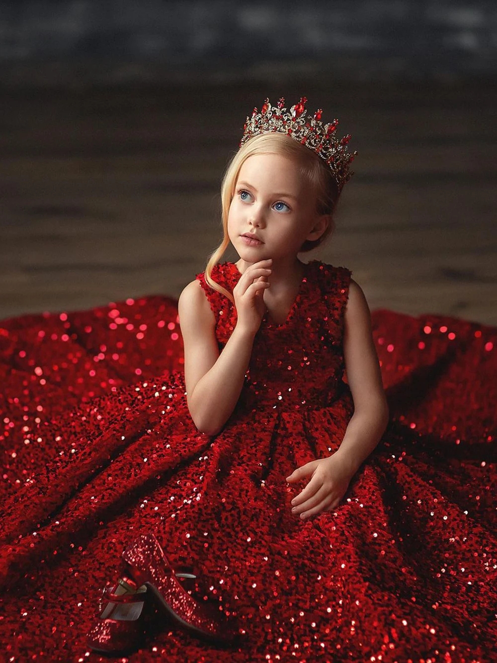 2024 Sparkly Long Red Flower Girl Dress Scoop Sleeveless Sequin Christmas Party Birthday Dresses Pageant Child Wedding Photoshoot Ball Gowns