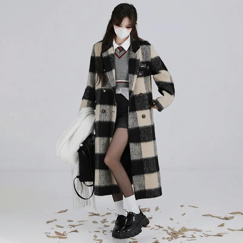 Women's Wool Blends Women Autumn Winter Classical Double Breasted Plaid Long Coat Female Casual Loose Coat Vintage Women's Lapel Overcoat St