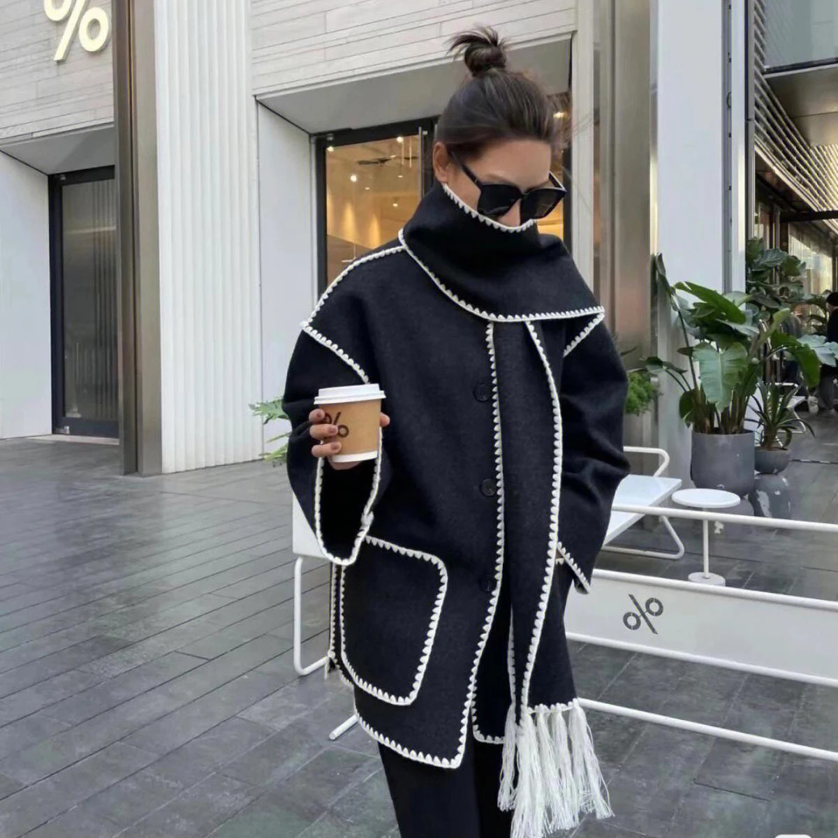 Women's Wool Blends Women Woolen Coats with Tassel Scarf Autumn Winter Long Sleeve Single Breasted Warm Jackets Embroidery Pocket High Street Top