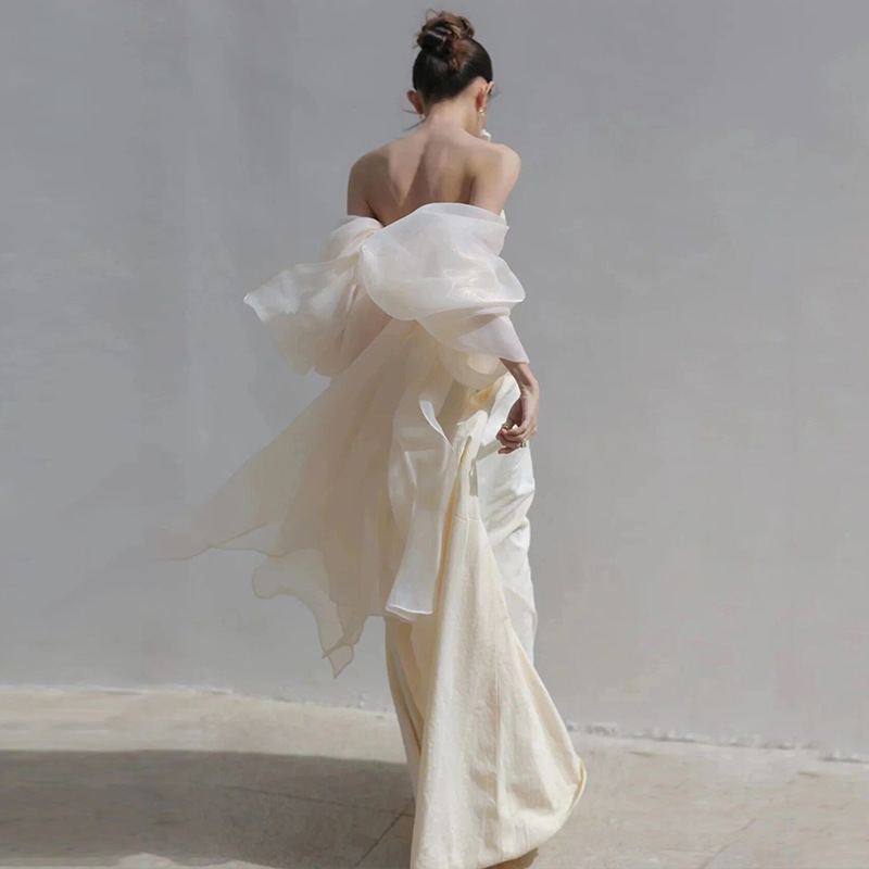 New Satin Organza Wedding Dress 2024 Strapless Off the Shoulder Pleats Ruffles Simple Bride Dresses Beach Bridal Party Gowns Robe De Mariee