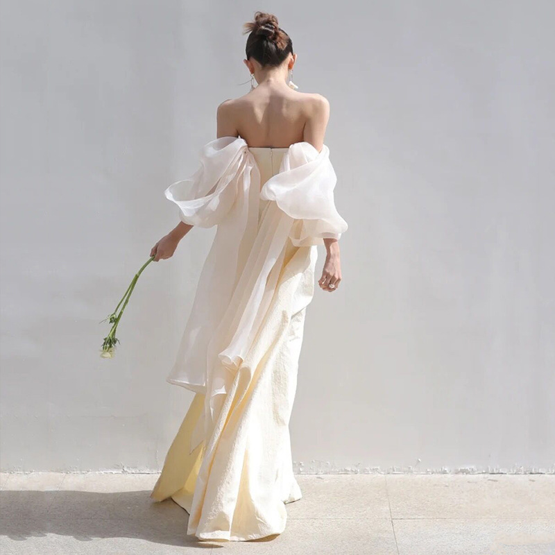 New Satin Organza Wedding Dress 2024 Strapless Off the Shoulder Pleats Ruffles Simple Bride Dresses Beach Bridal Party Gowns Robe De Mariee