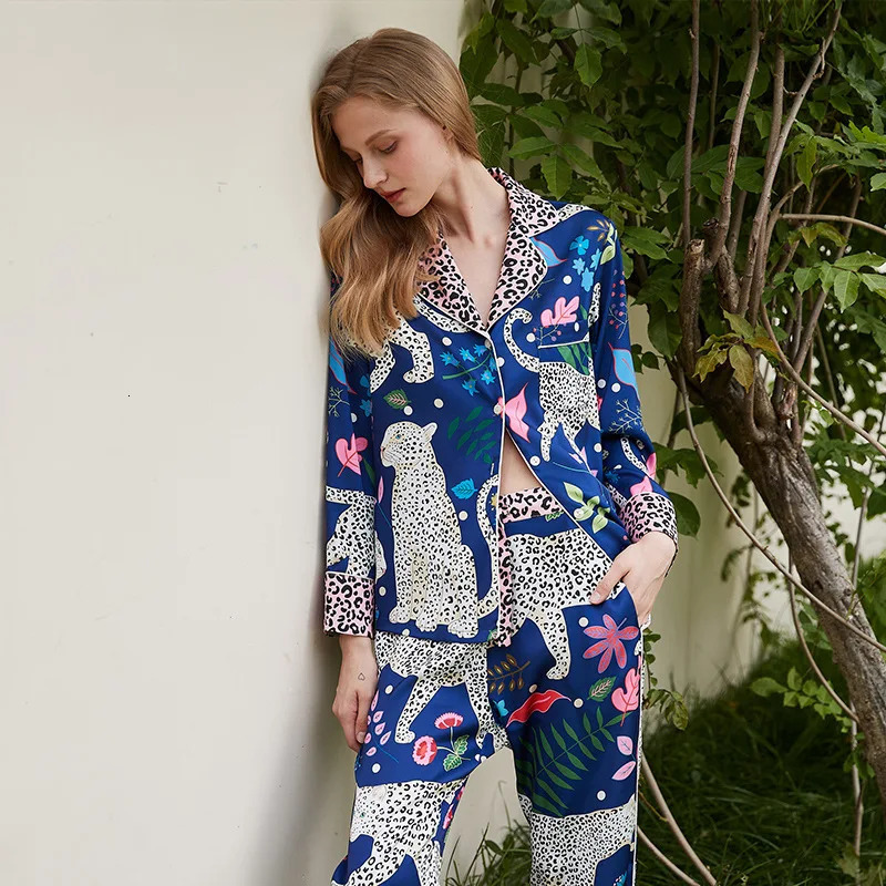 Womens Sleepwear QSROCIO Womens Spring Autumn Ice Silk Pajamas Long Sleeve Pajamas Home Clothing Set Fashion Snow Leopard Printing Sleepwear 231213