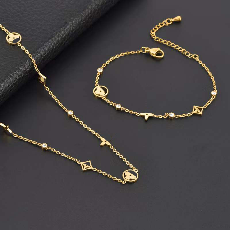 Fashion Designer Leaf Clover Pendant Necklace Gold Plated Necklaces bracelet Chains Jewelry Women Wedding Chirstmas Gift No Box