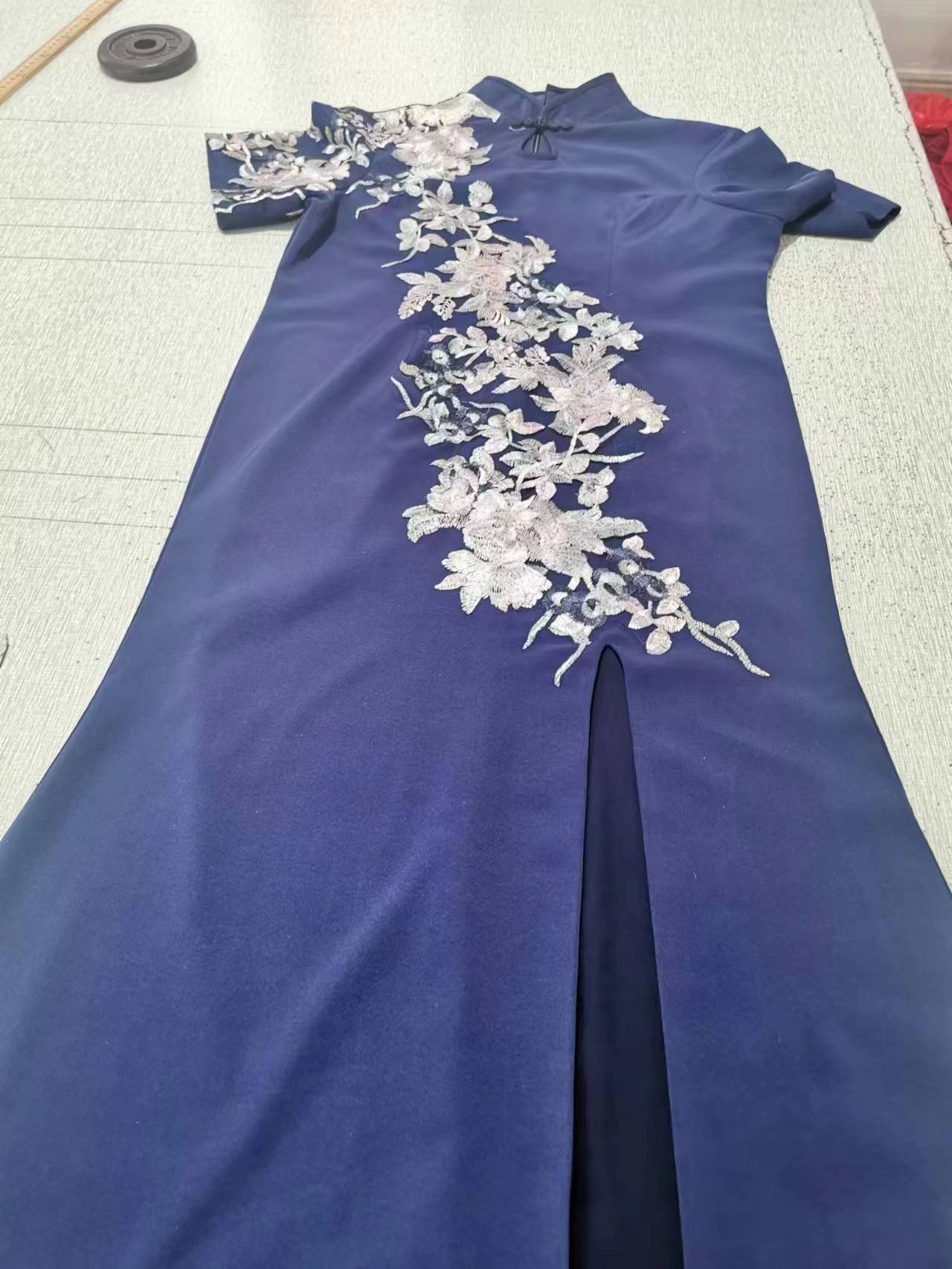 Trational China Cheongsam Wedding Dresses High Neck Mermaid Bridal Gowns Sweep Applique Wine Red Wedding Dress