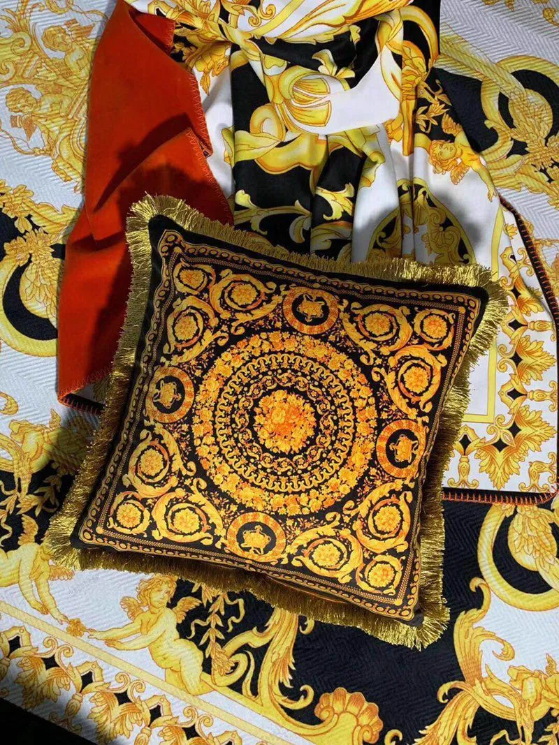 2023 Luxury Velvet Fabric Tassel Sofa Cushion Cover Greek Mythology Halloween Head Print Cushion Cover Soft Throw Pillow Case Home Decor Pillowcase