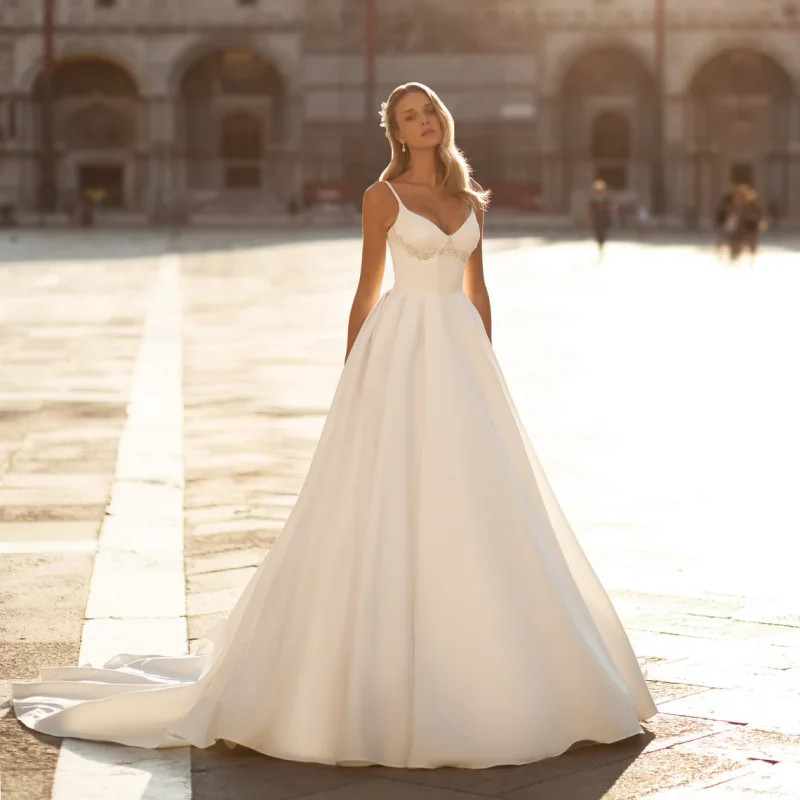 Luxury Beach Wedding Dresses Backless Flowers Sleeveless V-neck Boho A-Line Princess Bride Gowns Vestido De Novia New