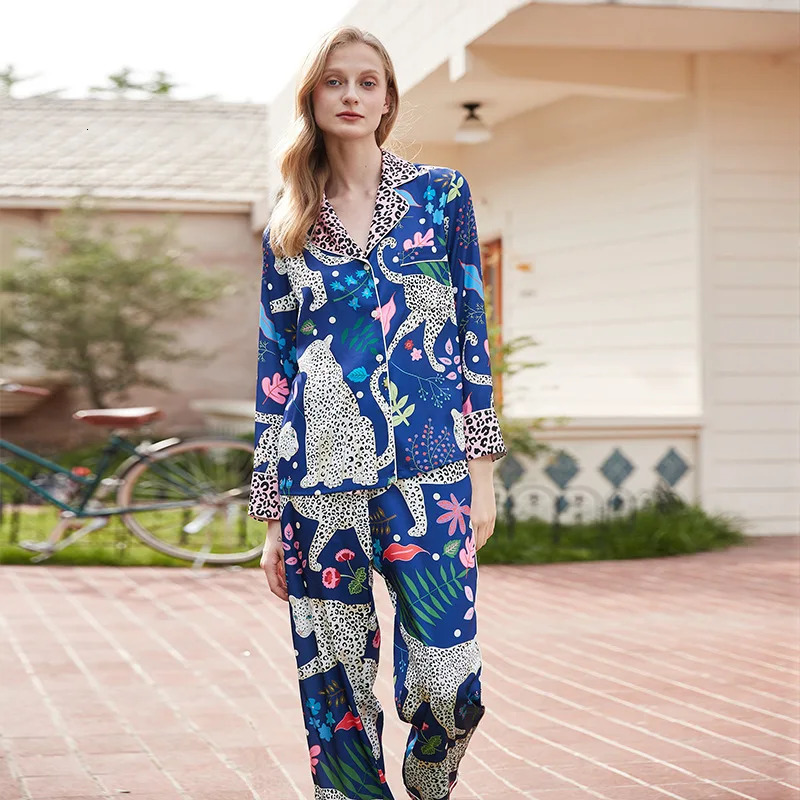 Womens Sleepwear QSROCIO Womens Spring Autumn Ice Silk Pajamas Long Sleeve Pajamas Home Clothing Set Fashion Snow Leopard Printing Sleepwear 231213