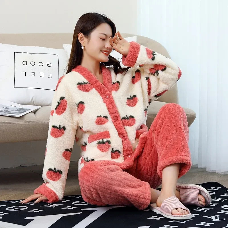 Women's Sleepwear Winter Fleece Pajamas Thickened Warm And Comfortable Homewear For Women Long Sleeved Velvet Cute Home Heating Set 231212