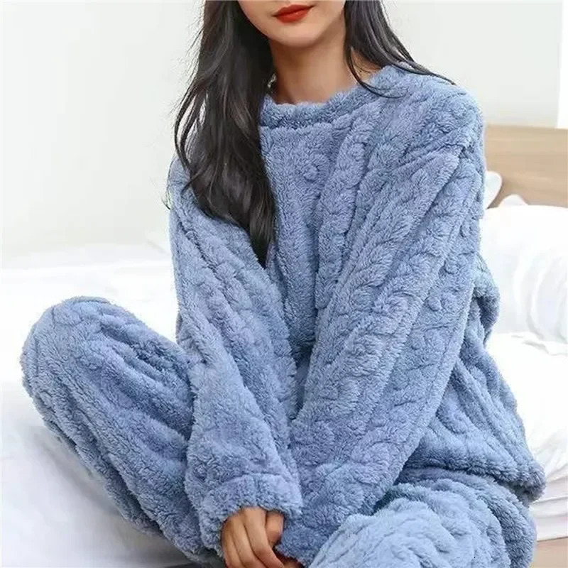 Women's Sleepwear Winter Fleece Pajamas Thickened Warm And Comfortable Homewear For Women Long Sleeved Velvet Cute Home Heating Set 231212