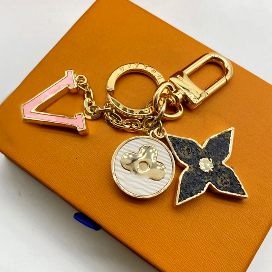 Hot 2023 Luxury designers keychains Letters with diamonds designers keychain top Car Key Chain Women Buckle jewelry Keyring Bags Pendant Exquisite