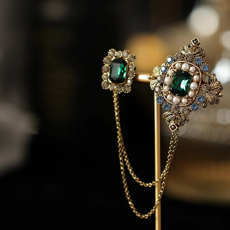 Pins Brooches Baroque English style rhinestone brooch jade tassel chain pearl brooch collar shirt brooch accessories 231213