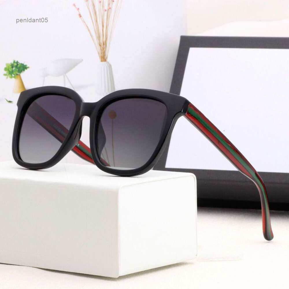 Sunglasses sunglasses Gradient Colors Square Unisex One piece UV400 Shades Fashion sunglasses For Women Men
