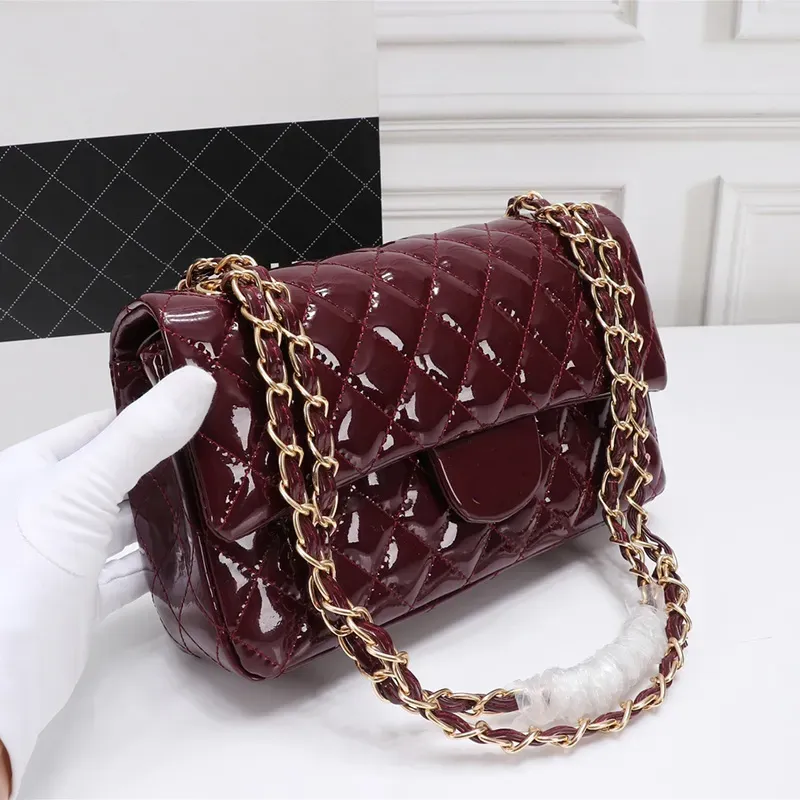 Shoulder Bags Luxury French Patenet Leather Red Quilted Bags Classic Double Flap Purse Gold Metal Hardware Matelasse Chain Crossbody Shoulder Handbags 25X14X7CM