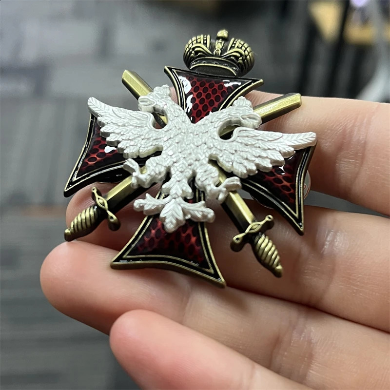 Charms Tsarist Russian Crown Medal Brooch Saint John of Malta Cross Souvenir Collection Exquisite Metal Decoration Jewelry Pins 231214