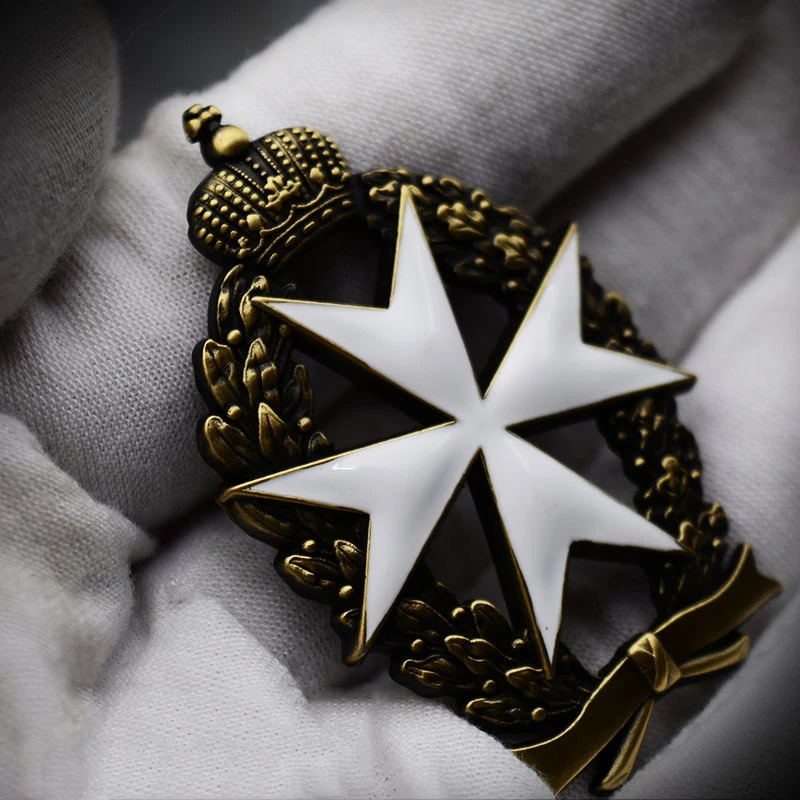Charms Tsarist Russian Crown Medal Brooch Saint John of Malta Cross Souvenir Collection Exquisite Metal Decoration Jewelry Pins 231214