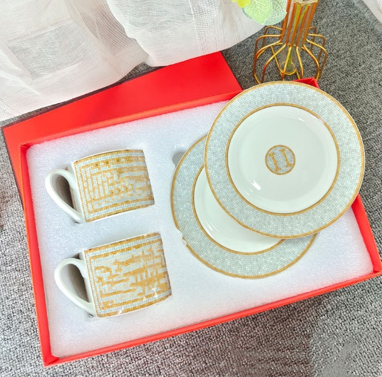 Fashion Coffee Cup Set European Style Afternoon Tea Set Black Tea Cup Coffee 2 Cups 2 Saucer Gift Box factory outlet