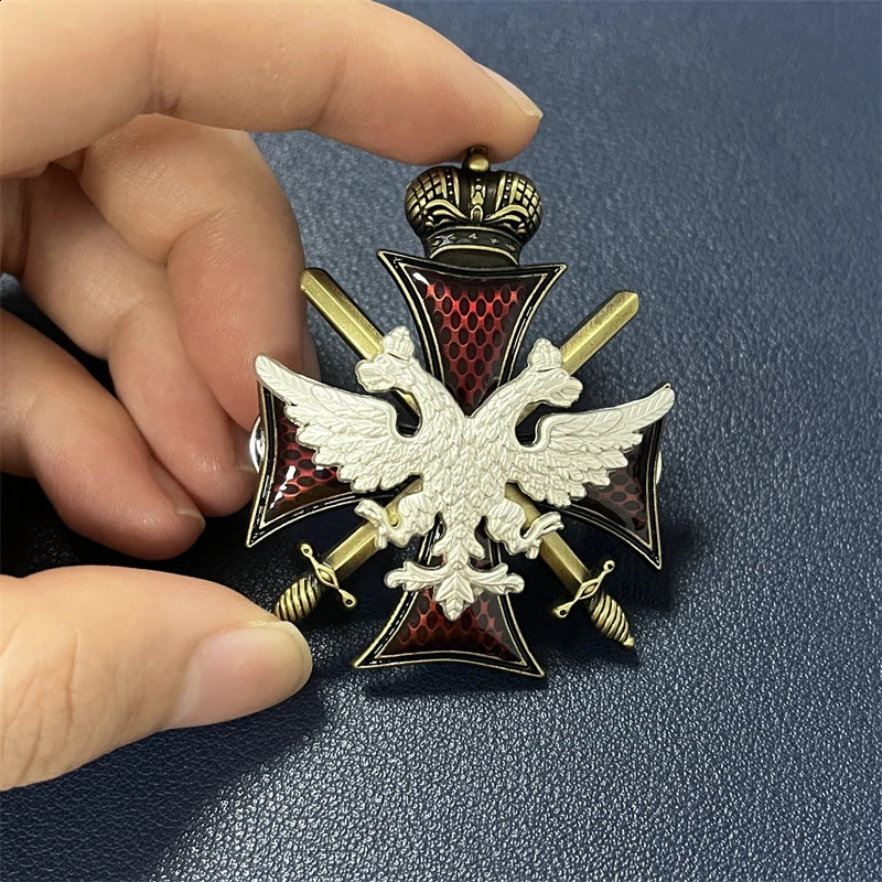 Charms Tsarist Russian Crown Medal Brooch Saint John of Malta Cross Souvenir Collection Exquisite Metal Decoration Jewelry Pins 231214