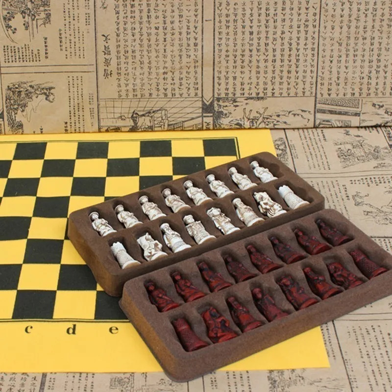 Chess Games Antique Chess Small Leather Chess Board Qing Bing Lifelike Chess Pieces Characters Parenting Gifts Entertainment 231215