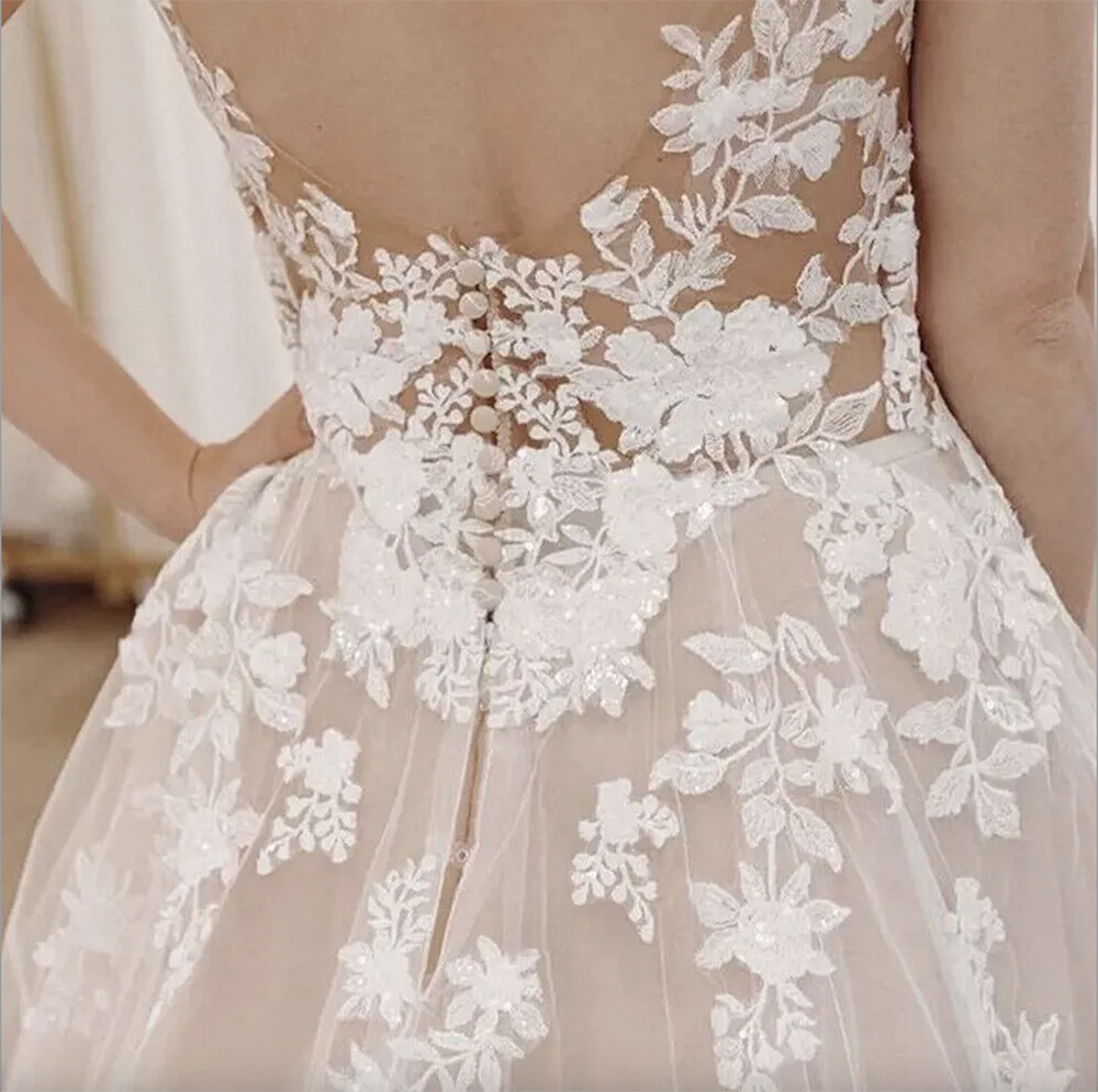 2023 Gorgeous Wedding Dresses Bridal Gown V Neck Straps Sleeveless Tulle A e Lace Applique Custom Made Sweep Train Plus Size Country Beach vestido de 