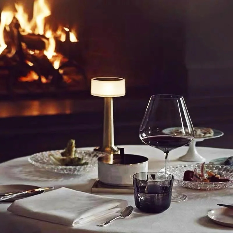 Novelty Items Metal Table Lamp LED Rechargeable Desktop Night Light USB Wireless Touch Restaurant Bar Bedroom Decorative Atmosphere Lights 231216