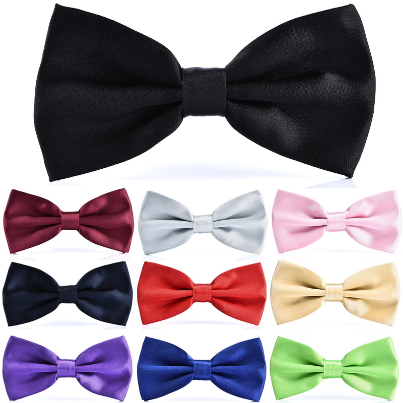 Elegant Evening Attire: Dapper Gentleman's Tuxedo Set Featuring a Timeless Single-Colored Butterfly Necktie