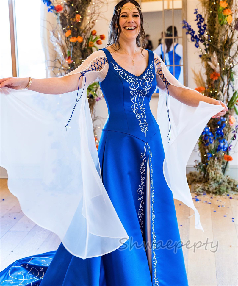 A Vintage e Embroidery Wedding Dress Royal Blue and White Long Satin Bridal Gowns Front Split V-neck Victorian Robe De Mariee Flare Sleeve Plus Size B