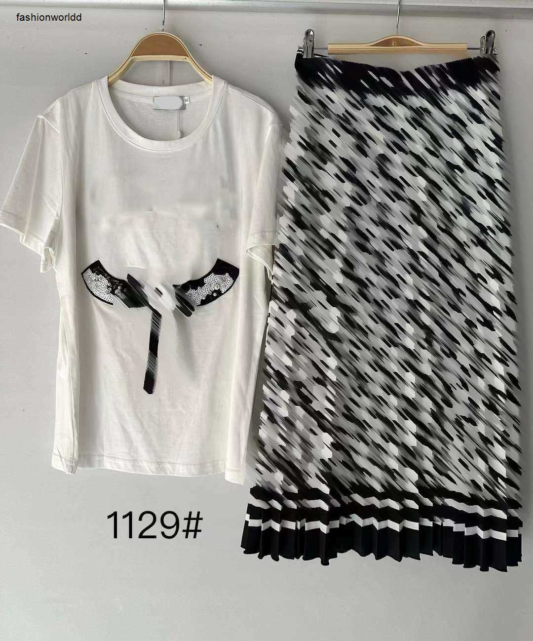 women designer two piece suit Letter pattern T shirt short sleeves pattern fashion high waisted long skirt Dec 18 11