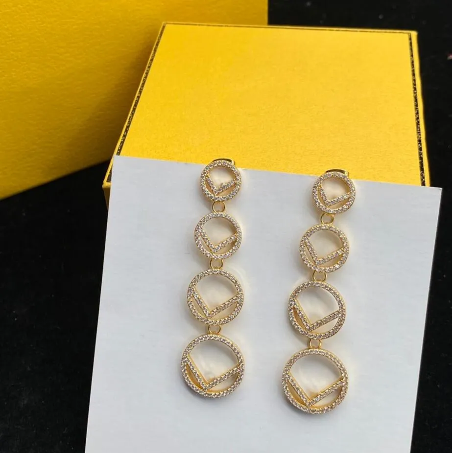 Classic Designer Stud Gold Simple Tassel Earrings Women Simple Pearl Pendant Jewelry Accessories Earrings Everyday Party Wedding Women's crystal Earring