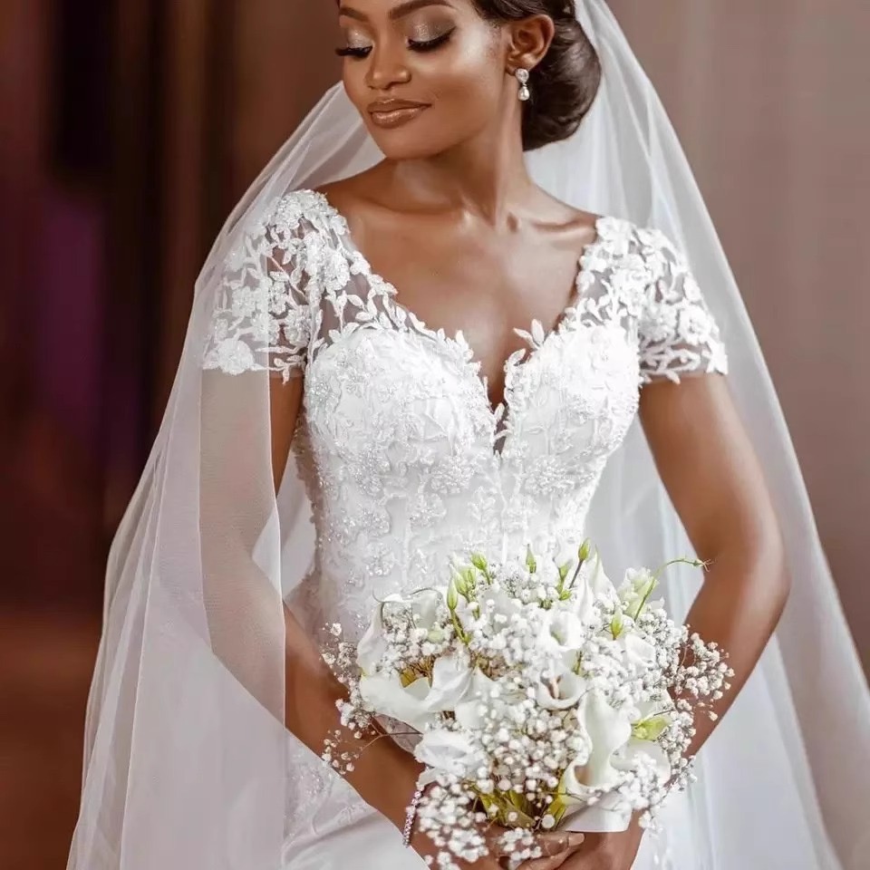 Elegant White Mermaid Wedding Dresses Short Sleeves 3D Lace Appliques V-Neck Long Satin Bridal Gowns With Detachable Train 2024 Arabic African Bride D