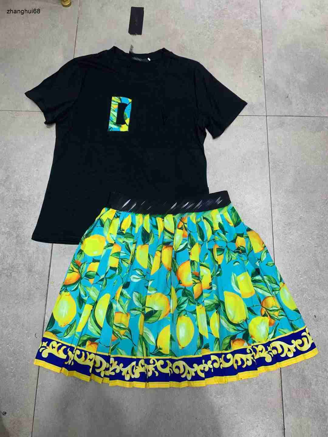 brand women luxurious two piece suit geometrical pattern T shirt metrical pattern high waisted overskirt Dec 18 New