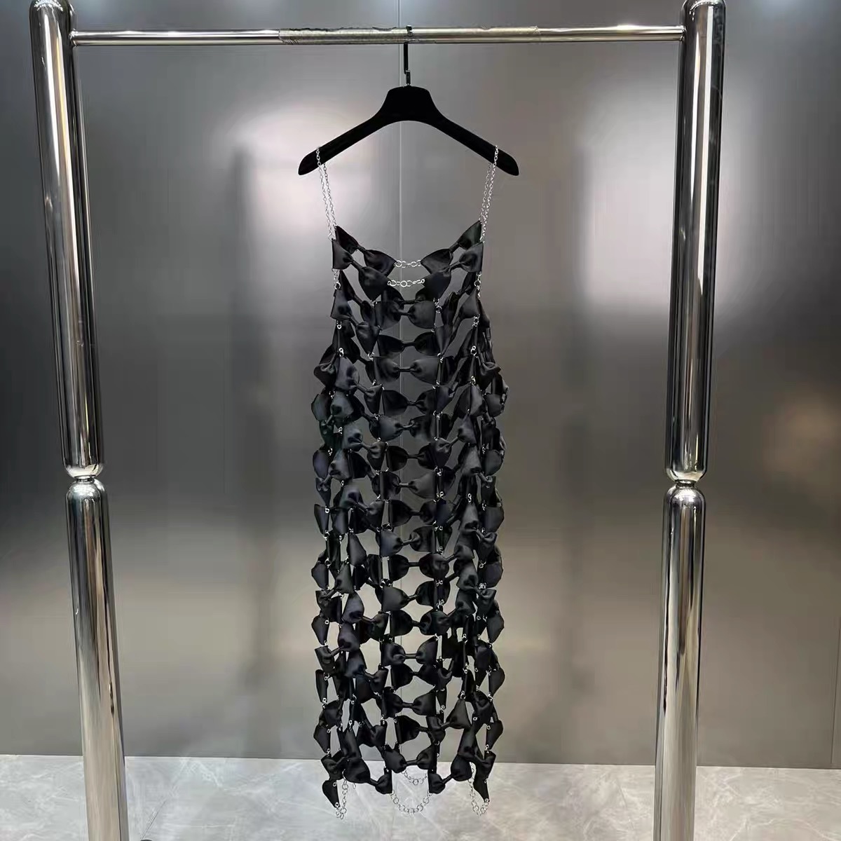 1212 XL 2024 Milan Runway Dress Spring Autumn Spaghetti Strap Sleeveless Black White Brand Same Style Womens Dress Fashion High Q