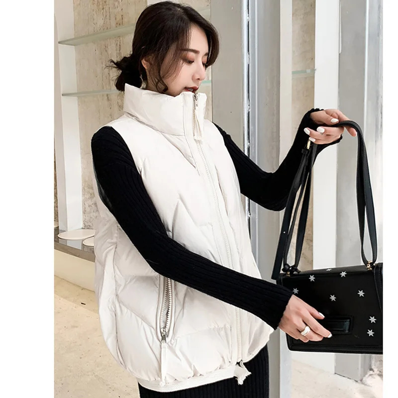 Women's Vests Winter Sleeveless Jacket Female Down Vest 2023 Duck Puffer Waistcoat Ultra Light Winderproof Outwear Women Gilet 231218