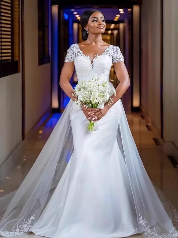 Elegant White Mermaid Wedding Dresses Short Sleeves 3D Lace Appliques V-Neck Long Satin Bridal Gowns With Detachable Train 2024 Arabic African Bride D