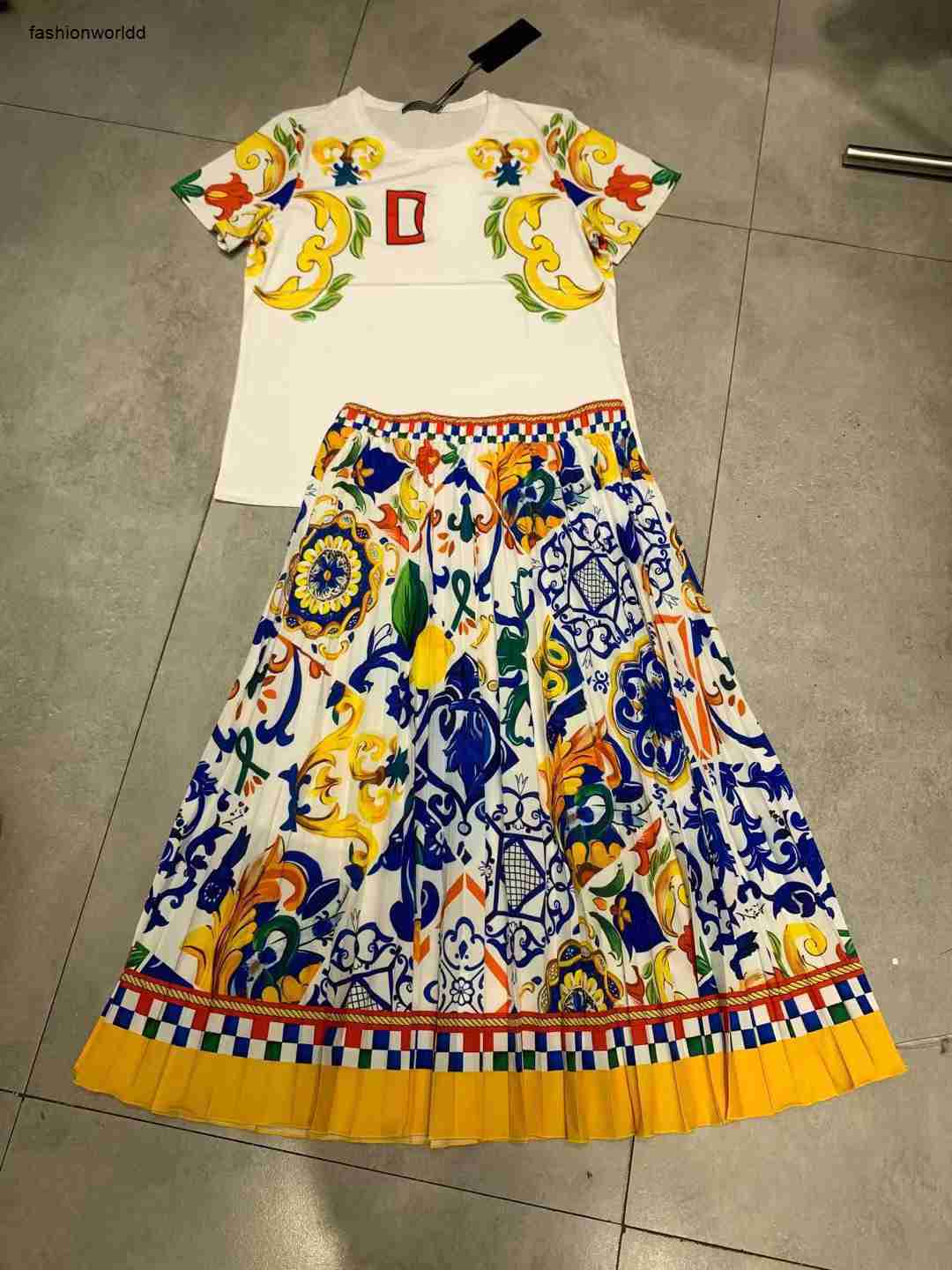 women brand two piece round collar geometrical pattern Short sleeved t shirt quality fashion ladies high skirt Dec 18 11