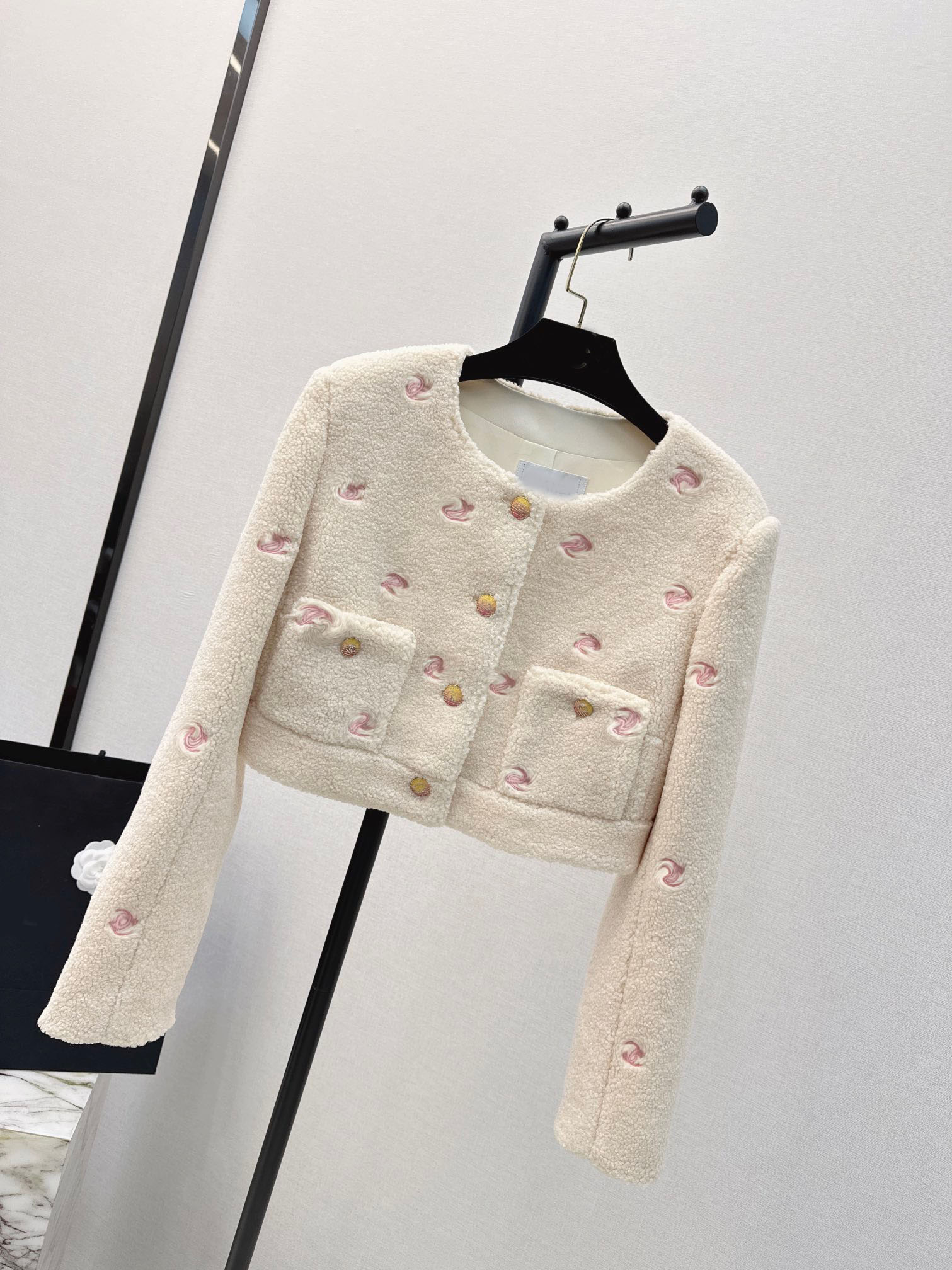Fashion Runway Winter embroidery Lady Casual Lamb Jacket Women's O-Neck Pocket Single Breasted Long Sleeve Short Style Jacket