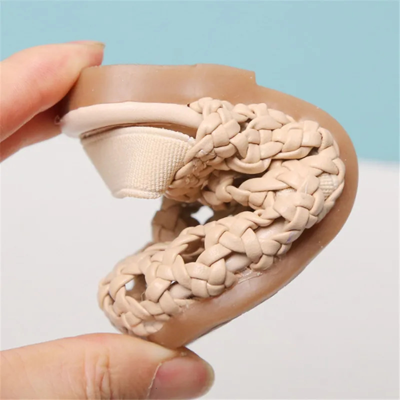 Flat shoes 2023 Summer Infant Shoes Hollow Out Braid First Walkers Soft Sole Fashion Baby Girls Sandals EU 1525 231219
